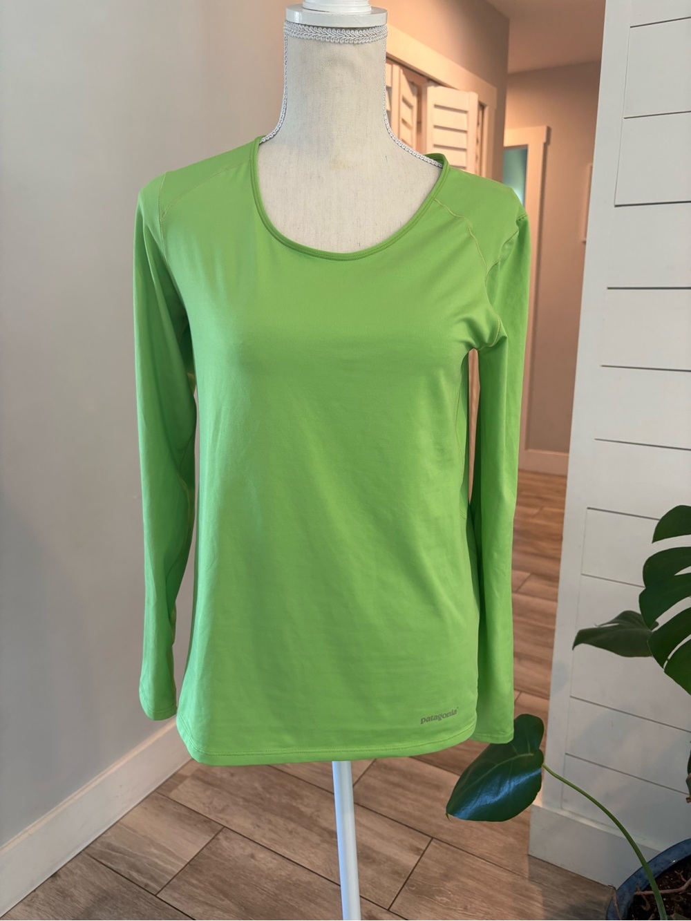 Patagonia Women's Capilene Cool Lightweight Long Sleeve Shirt Green Size Medium